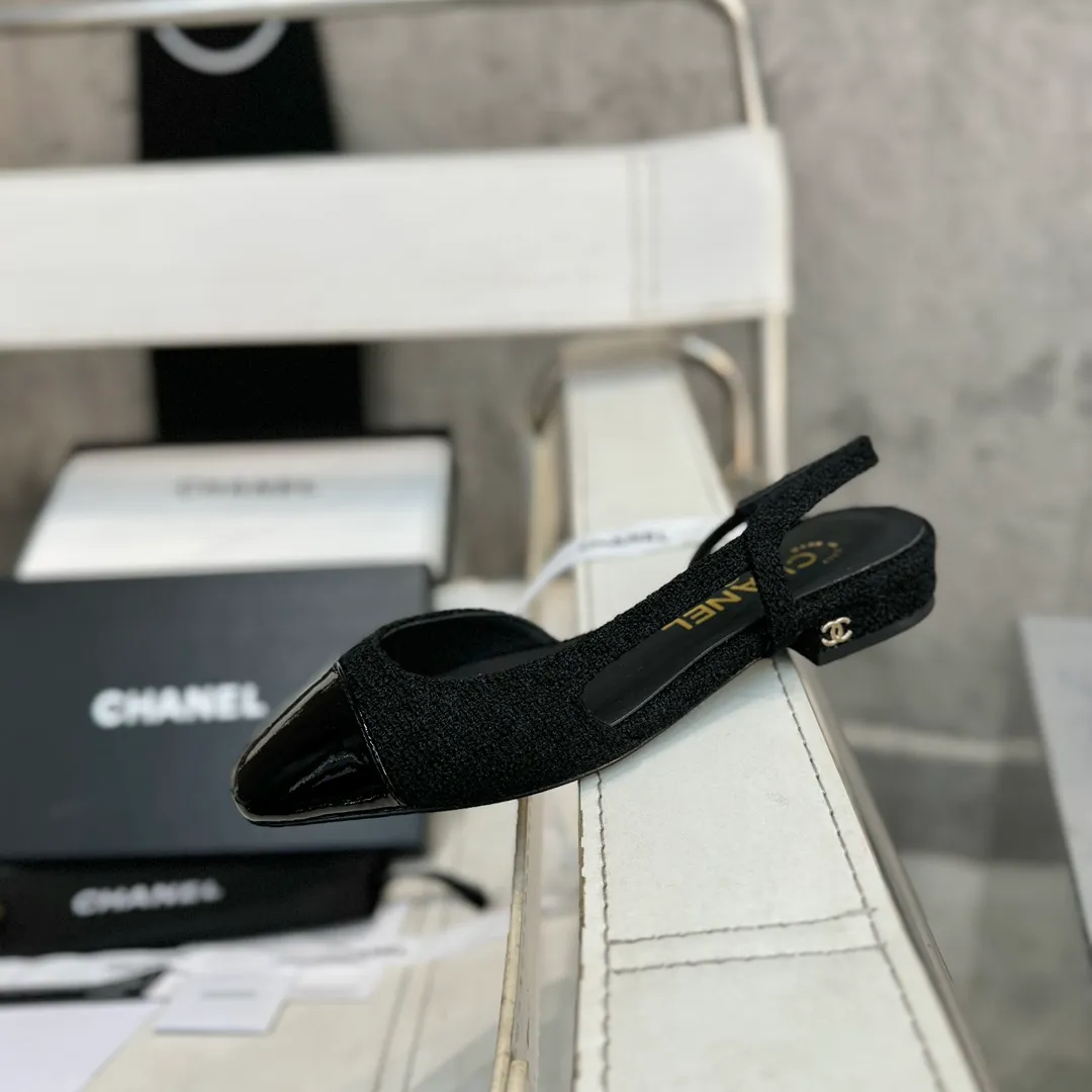 👟👟Ex-factory price 480👟👟 CHANEL Chanel flat bottom series🌹Fashionable classic sandals loved by all stars Fabric [👉] Mixed sheepskin👣🐏 Lining [👉] Silk sheep lining👣🐏 Insole [👉] Silk sheep👣🐏 Sole [👉] Genuine leather outsole imported from Italy 🌻 Packaging [👉] Chanel original box packaging 🌸 Code number [🦶🏻] 34-42 (⚠️34.41.42 is a custom code and cannot be returned or exchanged. Please understand)